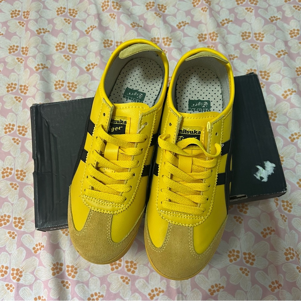 Onitsuka Tiger Yellow Flat
Low-Top Sneakers